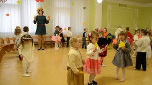 Праздник Осени в детском саду Танец с листочками Младшая группа