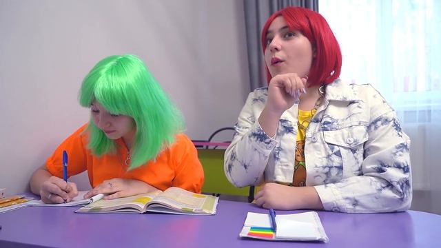 ШКОЛЬНАЯ ДИСКОТЕКА ВЕКА!!! ВСЕ в КЛАССЕ НЕ ЛЮБЯТ ДАШУ!!! ЕДА ПРОТИВ ПЛОХОГО НАСТРОЕНИЯ смотреть онлайн