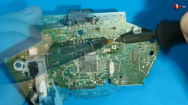 Меняем механизм аналога и кнопку RT (курок) на геймпаде Xbox 360 смотреть онлайн