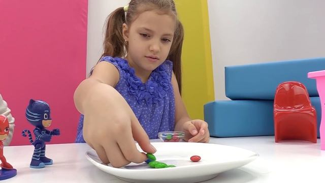 Игры для детей - Все любят Конфетки! - Выбираем и едим конфеты онлайн с Героями в Масках! смотреть онлайн