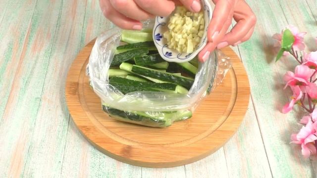Это ВКУСНЕЕ, чем малосольные огурцы.РЕЦЕПТ просят ВСЕ кто пробует Закусочные огурцы Уйдут в один ми