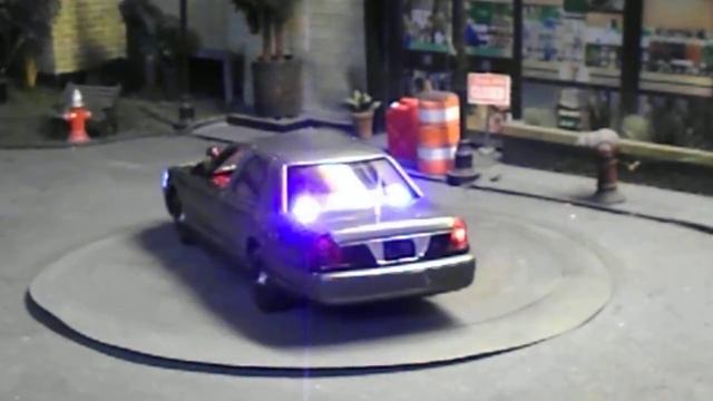 Unmarked Police 1/24 scale Ford Crown Victoria with lights. смотреть онлайн