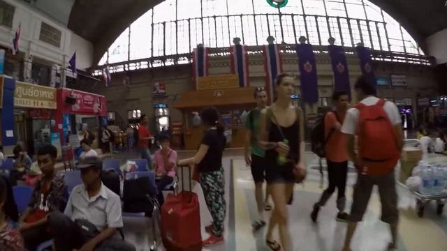 Таиланд. Переезд из Бангкока на о. Самуи. Вокзал Хуалампонг. смотреть онлайн