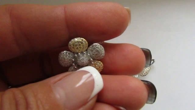 Новый дизайн. Двухцветные серьги с фианитами смотреть онлайн