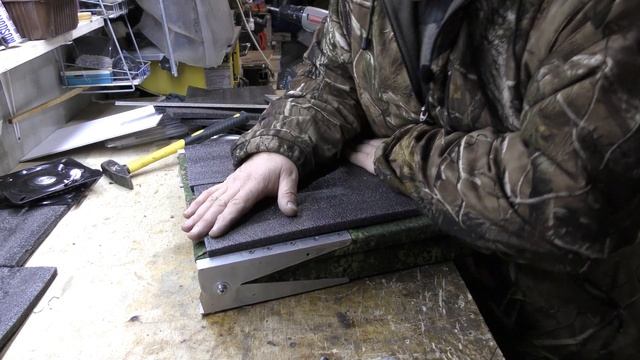 Поворотное кресло в лодку ПВХ. Оригинальный способ крепления стойки. смотреть онлайн