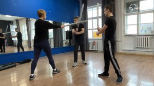 Урок фехтования катаной. Кендзюцу. Постановка базовой стойки, хвата оружия, движений, ударов, защит