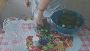 Вкусные малосольные огурцы