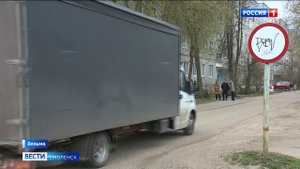 Дворовая территория одного из домов в Вязьме превратилась в оживлённую трассу