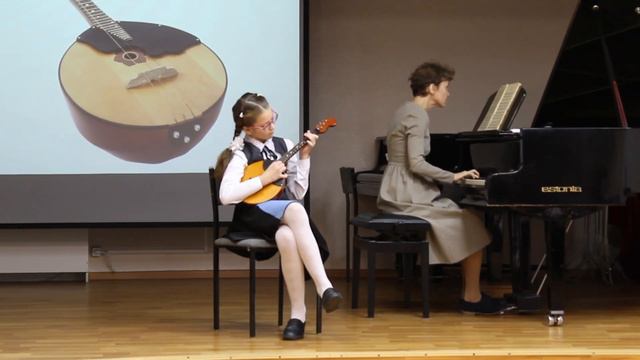 Рус.нар.песня «Во лузях» обр. Каркина. Исполняет Слуянова Мария, 1 класс. смотреть онлайн