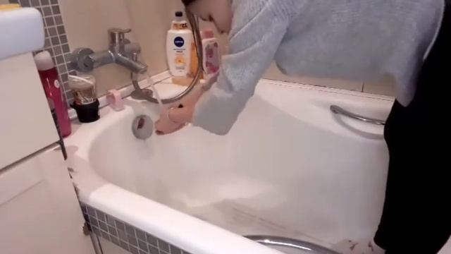 Покрасила пряди в розовый гуашью! Прикольно?? смотреть онлайн