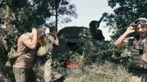 Рома Зверь поёт нашим бойцам на Донбассе