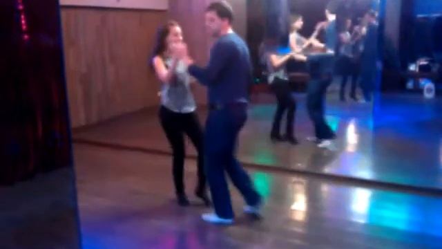 Школа Maxxi Salsa. Урок по Salsa Los Angeles, связка смотреть онлайн