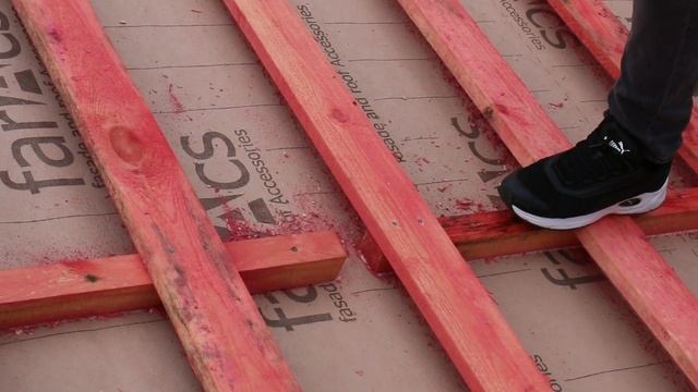 Монтаж обрешетки под металлочерепицу. Гидроизоляция, утеплитель, пароизоляция и другие комплектующи