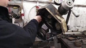 Установка ленточного полотна на лентопильный станок