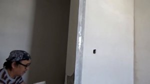 Штукатурка откосов гипсовой штукатуркой. Старая панелька