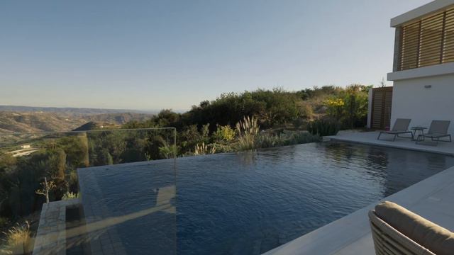 Обзор виллы в природном заповеднике с Гольф Резортом на заднем дворе смотреть онлайн