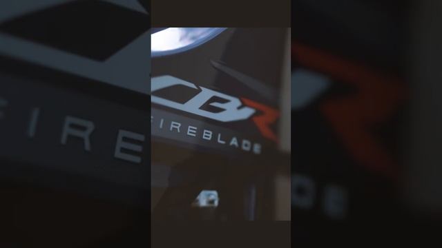 Honda CBR 1000RR-R Fireblade SP 299 км/ч на 4 передаче / мотоцикл не для слабаков #shorts смотреть онлайн