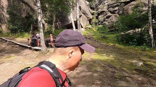 В 69 лет, показывает как надо лазить по скалам! Удивительный ЗОЖник - Андроныч. Заповедник столбы.