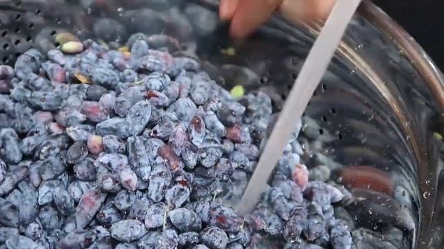 5 Очень Вкусных Рецептов Из Жимолости На Зиму. Рецепты с Жимолостью