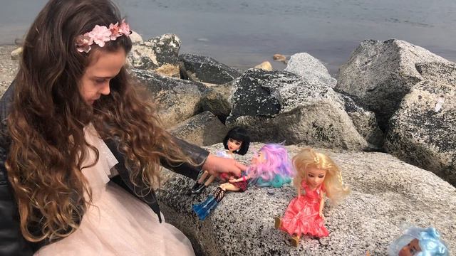 Snapstar Dolls Beach Fashion Show | Slime & Prizes | Fuzzy Secrets 🇨🇦 смотреть онлайн