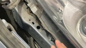 Як зняти фару Toyota Corolla Verso не знімаючи бампер/Как снять фару Тойота Версо без снятия бампер