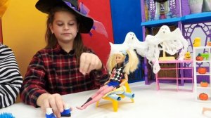 Принцесса Сина и Ли придумывают наряд Барби на ХЭЛЛОУИН! Видео для девочек - Игры одевалки в куклы