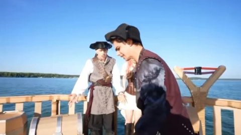 Построили Огромную КАРТОННУЮ ЛОДКУ Часть 3!