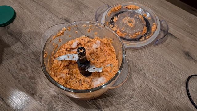 Вкуснейшая намазка на хлеб. Съедается и готовится за пару минут. Leckere Brotaufstriche.