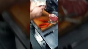 Нарезка стейка особука,баранья нога,стейк на кости