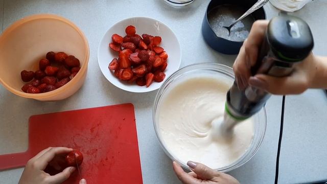 Нежный торт ПТИЧЬЕ МОЛОКО с клубникой и бананами