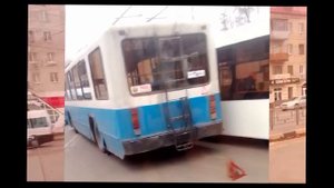 Троллейбус, автобус и легковушка столкнулись в Брянске