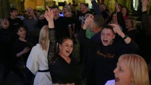 Бумажный Змей - А может ночь не торопить.mp4