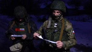 Солдаты на СВО читают письма от детей - Москва 24