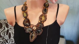 КОЛЬЕ ИЗ СИМБИРЦИТОВ.