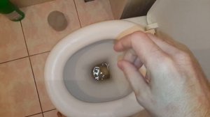 Что будет если кинуть мыло в унитаз?