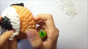 Собачка лумигуруми из резинок Rainbow Loom.4 часть (скрепление,глазки и ошейник).Урок № 39