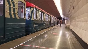 Метро/Метро Москвы/Метро 2021/Прибывает поезд на станцию Верхние Лихоборы Люблинско-Дмитровская