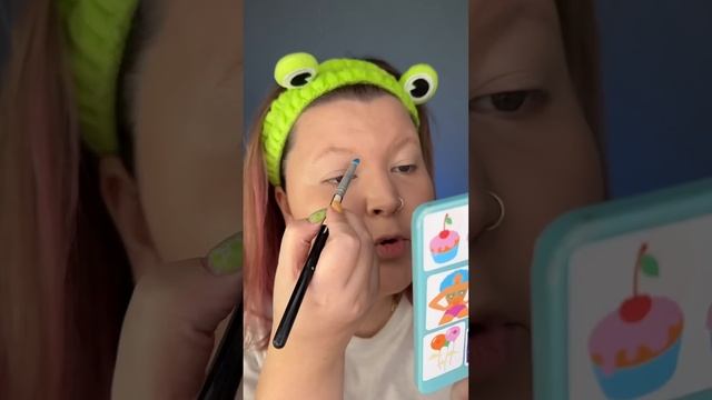 МАКИЯЖ В ДВУХ ЦВЕТАХ смотреть онлайн