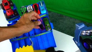 HOT WHEELS Monster Trucks Arena Smashers MEGA WREX vs Crushzilla Takedown