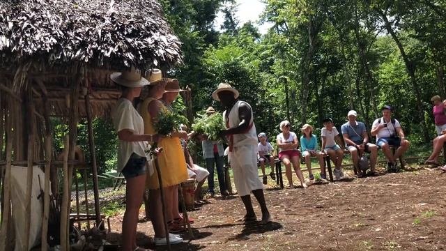 Настоящая КУБА  / Питомник крокодилов / Сантерианский обряд /  Кубинская деревня