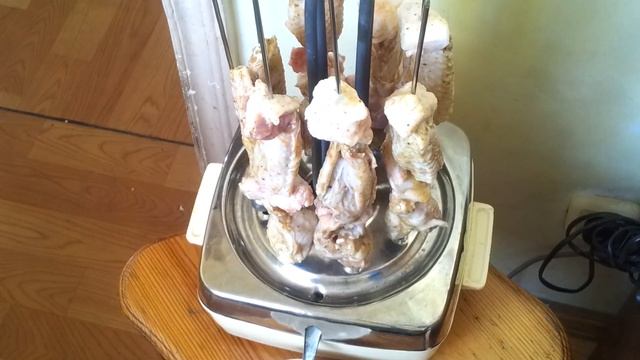 Куриные крылышки в электрошашлычнице с дымком. Очень вкусный рецепт! #шашлык смотреть онлайн