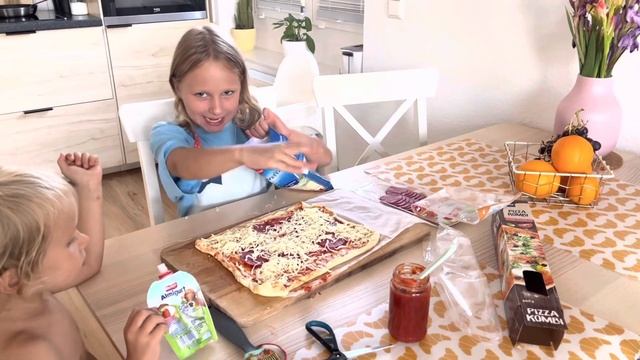 ГОТОВИМ ВМЕСТЕ ПИЦЦУ??? смотреть онлайн