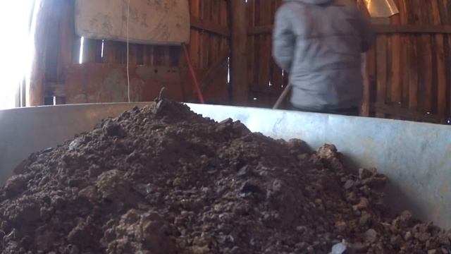 Копаю погреб зимой часть 6. Начал штырить. смотреть онлайн