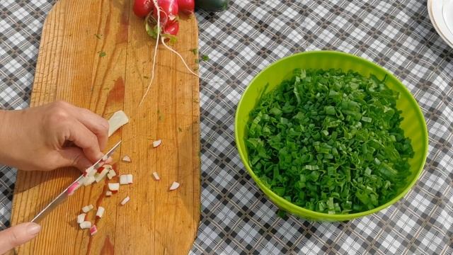 Быстрый, лёгкий салат. Готовим на даче. Летнее меню смотреть онлайн