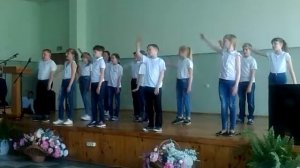 танец: Мы маленькие дети, нам хочеться гулять.