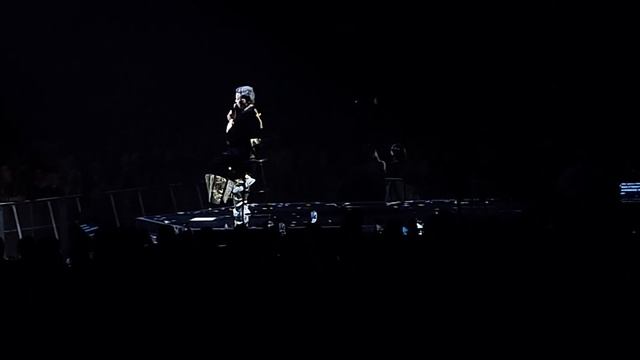 Robbie Williams sings for Nadja Berlin 2023 смотреть онлайн