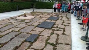 Могила Джона Кеннеди и его жены.