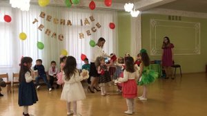 Танец с цветами Младшая группа Утренник 8 Марта