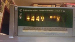 Конденсатор с поляризованным диэлектриком (электрет)