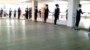 Упражнения у станка. Разогрев, port de bras